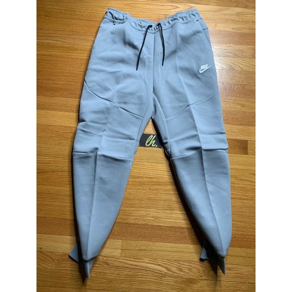 Men’s 2X Large Nike Sportswear Tech Fleece “Particle Grey” Athletic Jogger Pants - Picture 3 of 4